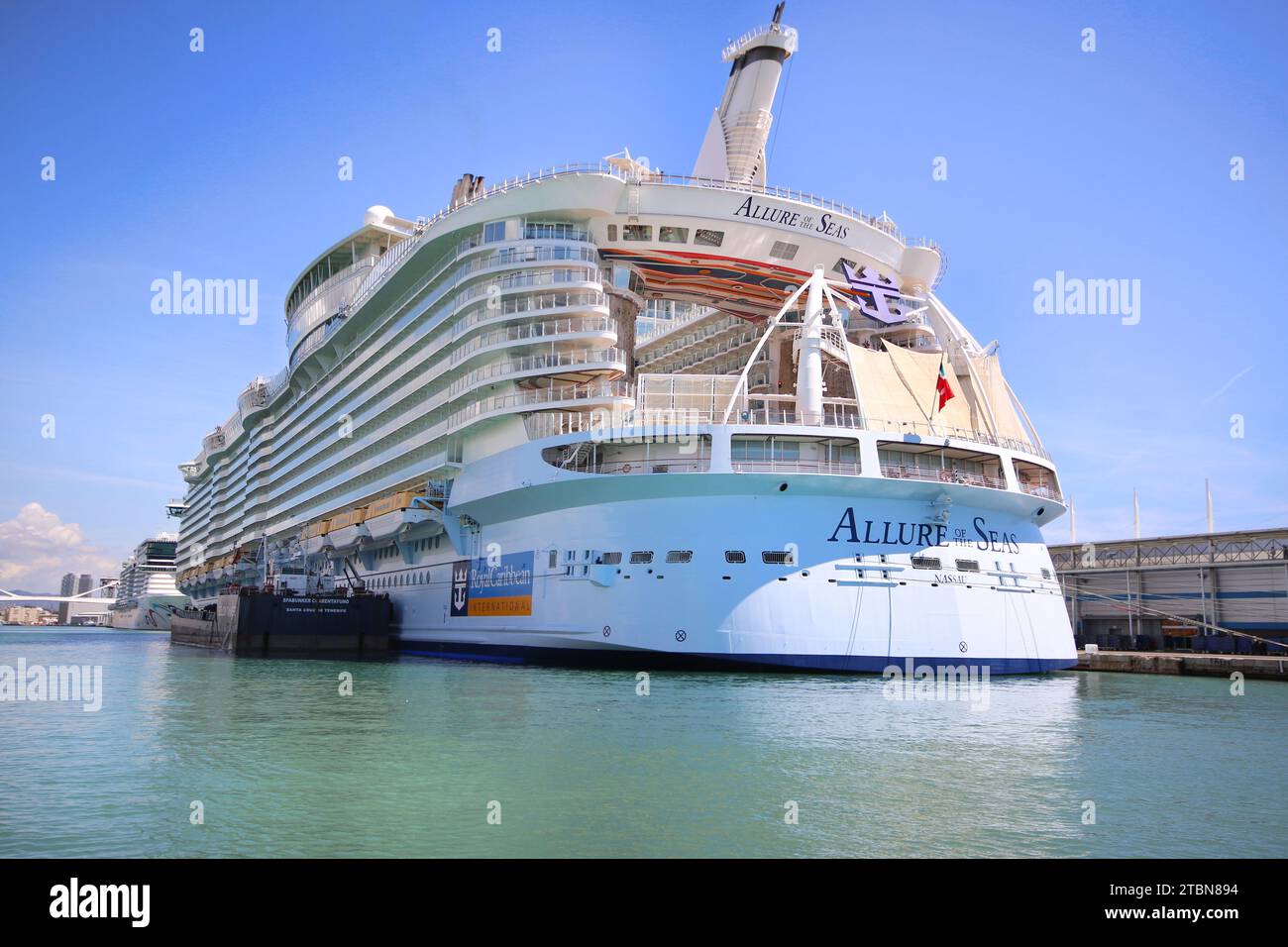Efficient LNG Bunkering For Cruise Ships: The Barcelona Model (Shell) Efficient LNG Bunkering For Cruise Ships: The Barcelona Model (Shell)