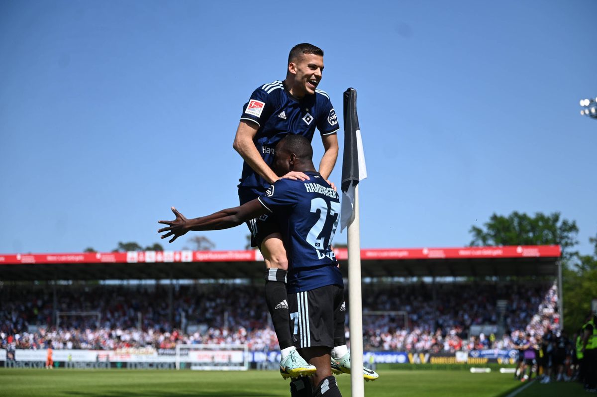 Endlich Wieder Bundesliga! Der HSV Feiert Den Aufstieg Endlich Wieder Bundesliga! Der HSV Feiert Den Aufstieg