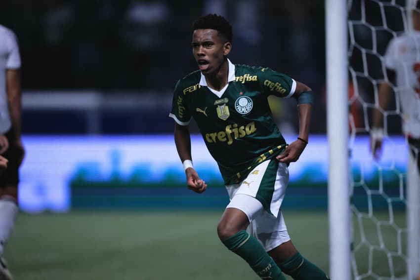 Estêvão Sofre Mal-Estar E É Substituído Em Partida Do Palmeiras Na Altitude