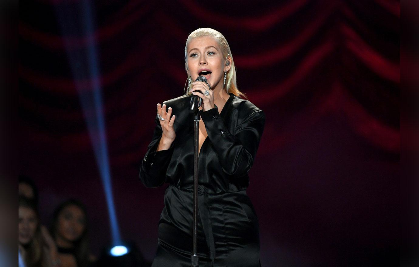 Fans Claim Christina Aguilera Is Unrecognizable In Recent Photoshoot Fans Claim Christina Aguilera Is Unrecognizable In Recent Photoshoot