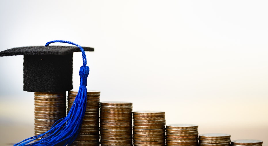 Federal Student Loan Refinancing: A Comprehensive Guide Federal Student Loan Refinancing: A Comprehensive Guide