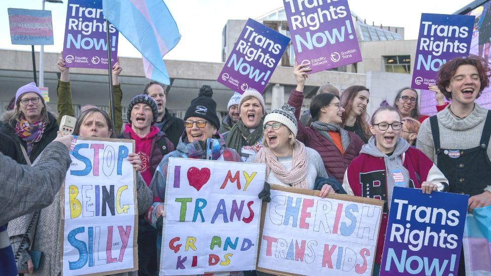 Female Members' Complaints Trigger Reform UK Probe Into Rupert Lowe's Conduct Female Members' Complaints Trigger Reform UK Probe Into Rupert Lowe's Conduct