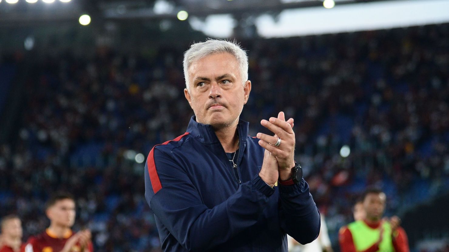 Fenerbahçe'den Ajax'a Transfer: Mourinho'nun Son Kararı Fenerbahçe'den Ajax'a Transfer: Mourinho'nun Son Kararı