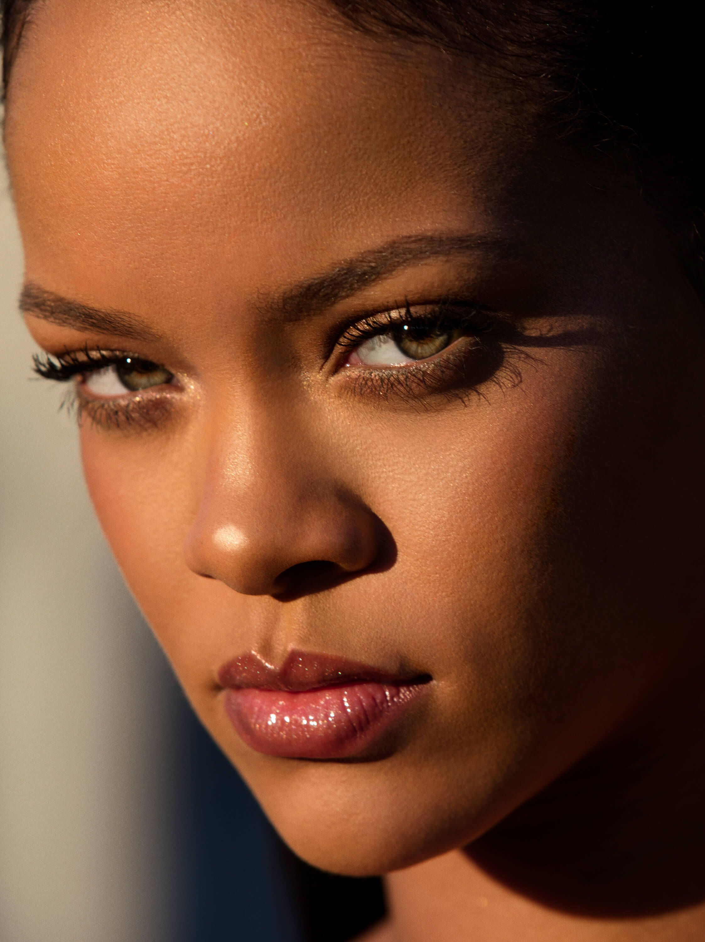 Fenty Beauty Paris: Rihanna's Chic Appearance And Fan Interaction Fenty Beauty Paris: Rihanna's Chic Appearance And Fan Interaction