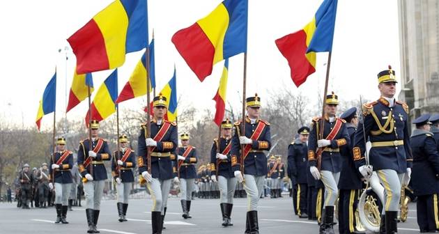 Frații Tate: Imagini De La Defilarea Prin Centrul Bucureștiului Frații Tate: Imagini De La Defilarea Prin Centrul Bucureștiului