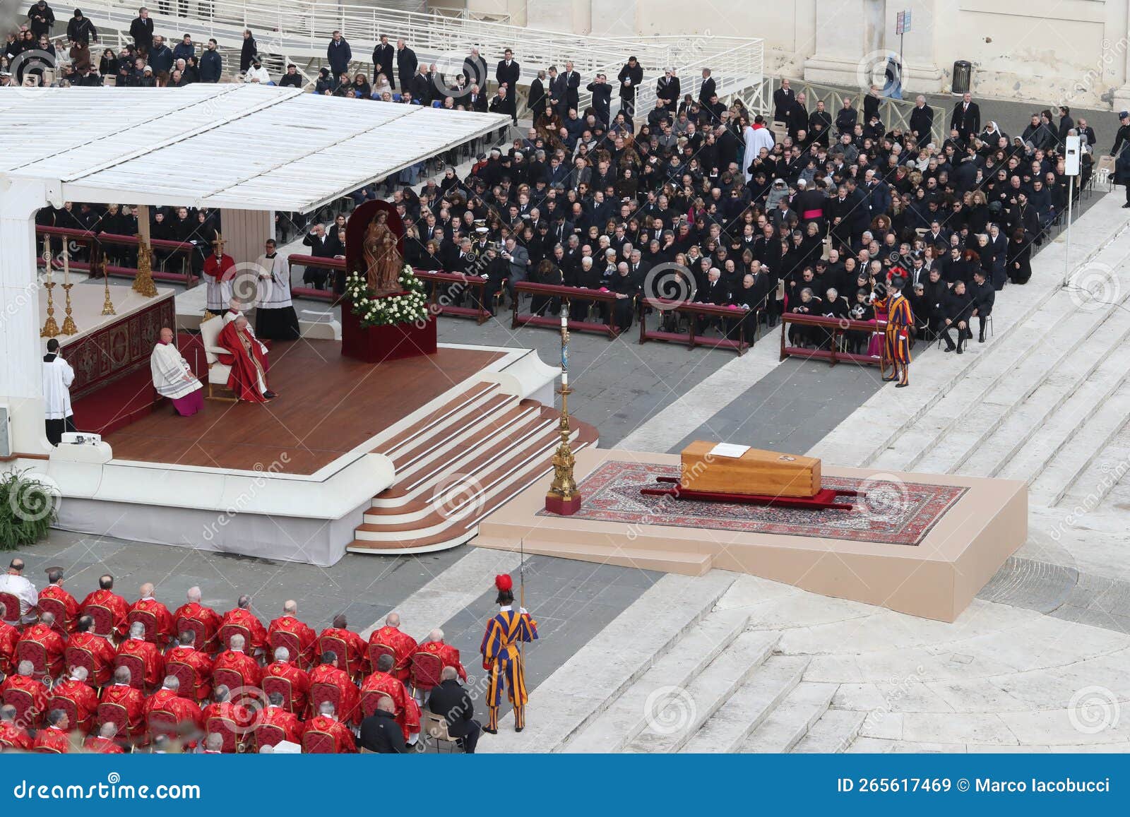 Funeral Do Papa Francisco: Fiéis Aguardam Em Vigília No Vaticano Funeral Do Papa Francisco: Fiéis Aguardam Em Vigília No Vaticano
