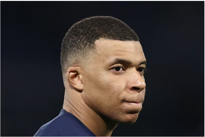 Futbollisti I PSG Largohet Nga Skuadra: Vendimi I Luis Enriques Futbollisti I PSG Largohet Nga Skuadra: Vendimi I Luis Enriques
