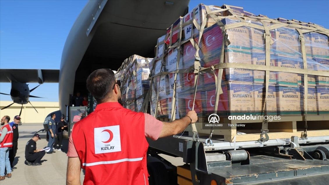 Gazze İnsani Yardım Konyası: Tırların Sınırdan Geçişi Gazze İnsani Yardım Konyası: Tırların Sınırdan Geçişi