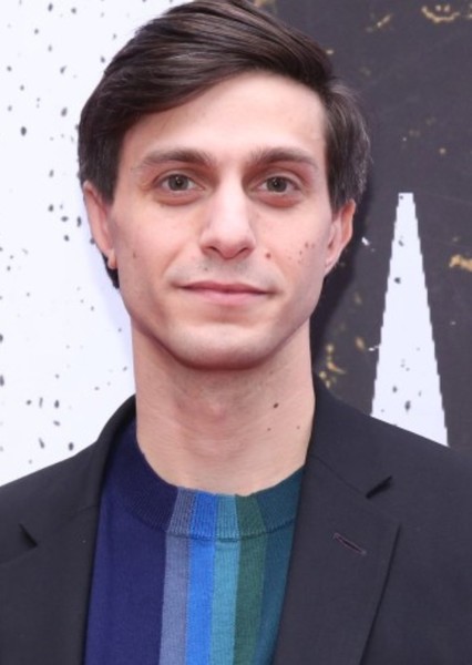 Gideon Glick's Breakout Role In Amazon Prime's Étoile Gideon Glick's Breakout Role In Amazon Prime's Étoile