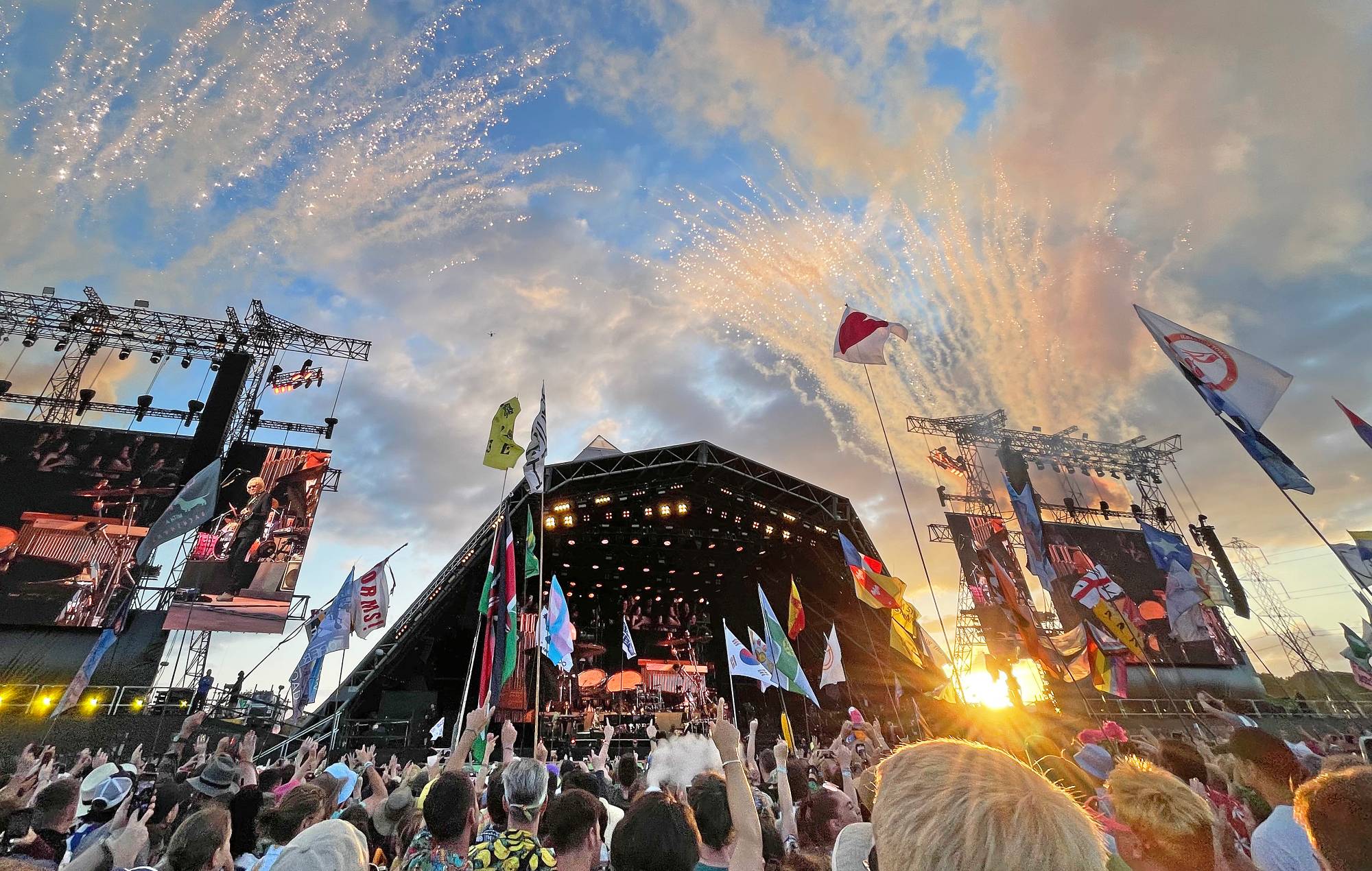 Glastonbury 2024: Fans React To Poorly Planned Stage Times Glastonbury 2024: Fans React To Poorly Planned Stage Times