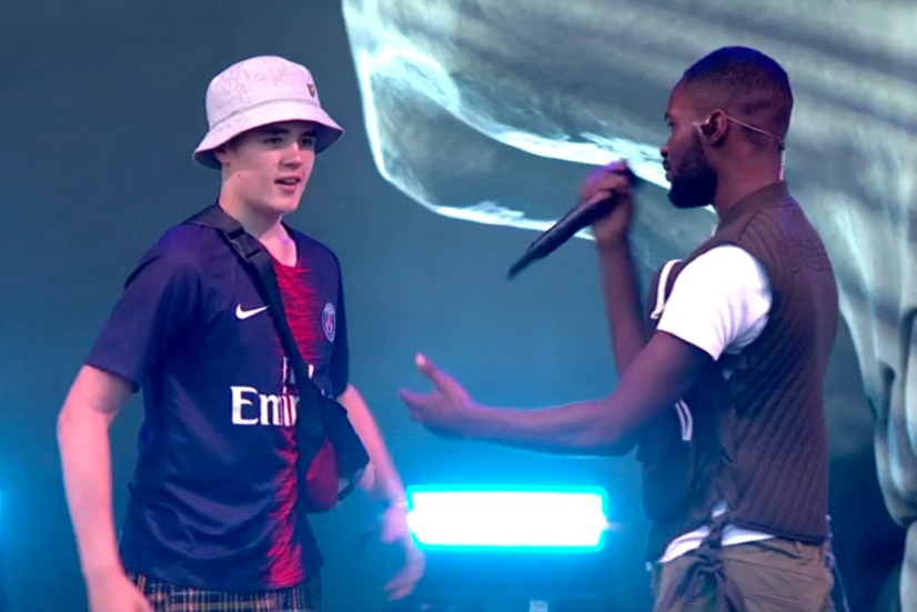 Glastonbury Festival: Fan Anger Over Conflicting Stage Performances Glastonbury Festival: Fan Anger Over Conflicting Stage Performances
