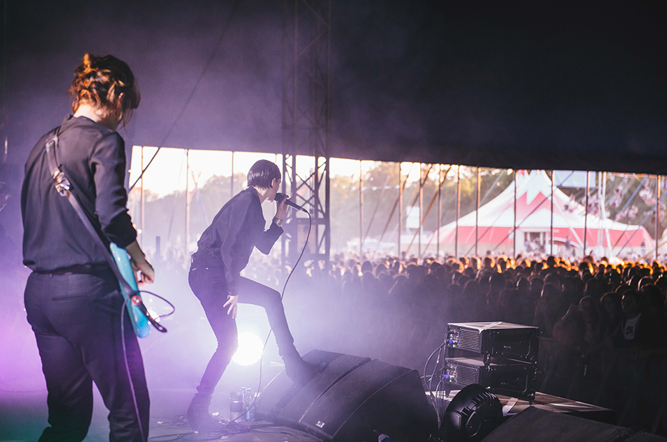 Glastonbury Festival: Infuriating Stage Time Clashes Cause Fan Anger Glastonbury Festival: Infuriating Stage Time Clashes Cause Fan Anger