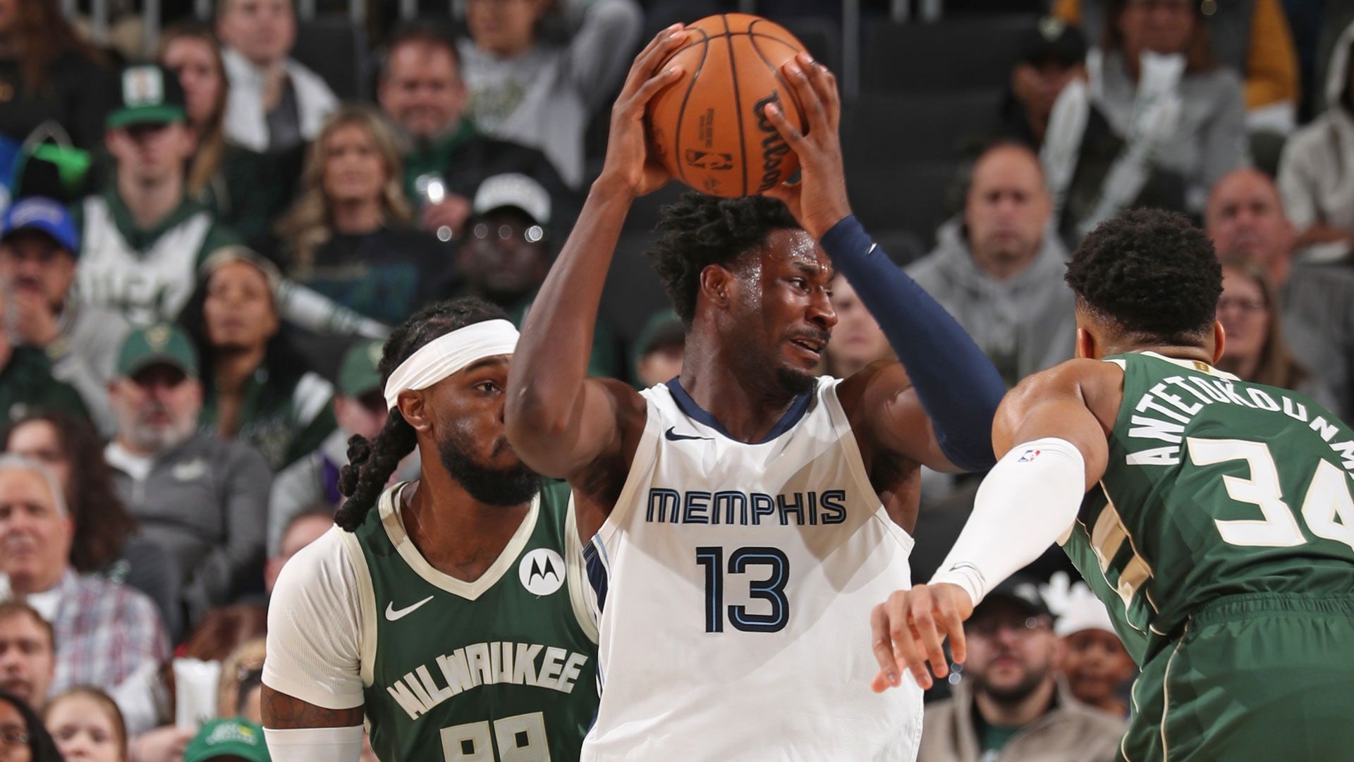 Grizzlies' Jaylen Wells Suffers Scary Fall, Leaves Game On Stretcher Grizzlies' Jaylen Wells Suffers Scary Fall, Leaves Game On Stretcher
