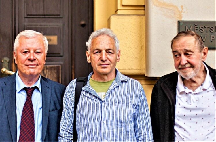 Guru Jára A Další: Oslava Svátku A Vladimir Jako Vůdce Svobodného Světa V Světě Tomáše Koloce Guru Jára A Další: Oslava Svátku A Vladimir Jako Vůdce Svobodného Světa V Světě Tomáše Koloce