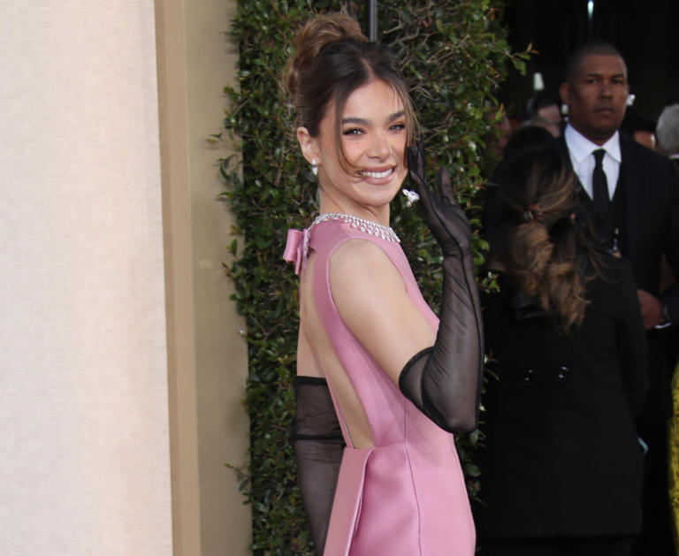 Hailee Steinfeld's Unexpected Engagement Announcement: Details And Emotional Response Hailee Steinfeld's Unexpected Engagement Announcement: Details And Emotional Response