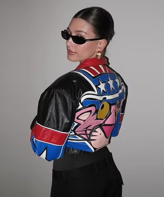 Hailey Bieber: Vintage Gucci Haljina I Iznenađujuća Obuća Hailey Bieber: Vintage Gucci Haljina I Iznenađujuća Obuća