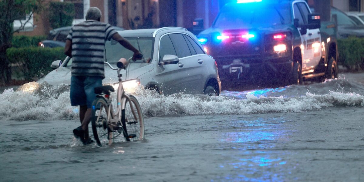 Heavy Showers Prompt Flash Flood Warnings Across South Florida Heavy Showers Prompt Flash Flood Warnings Across South Florida