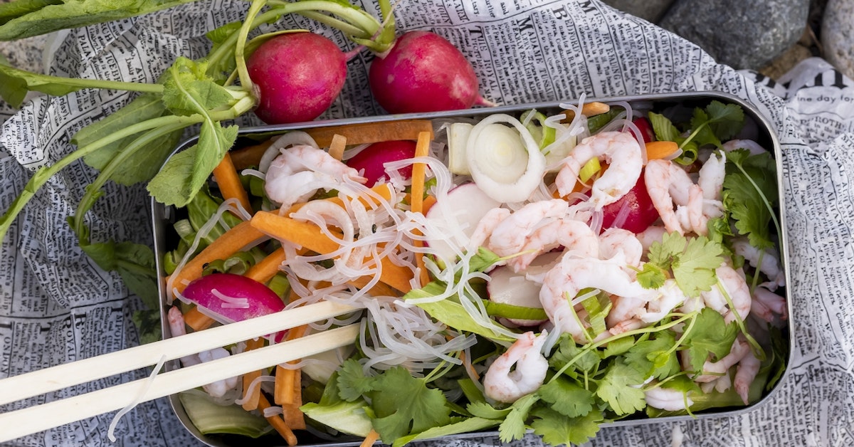 Hemmagjorda Kycklingnuggets: Recept Med Majsflingor Och Asiatisk Sallad Hemmagjorda Kycklingnuggets: Recept Med Majsflingor Och Asiatisk Sallad