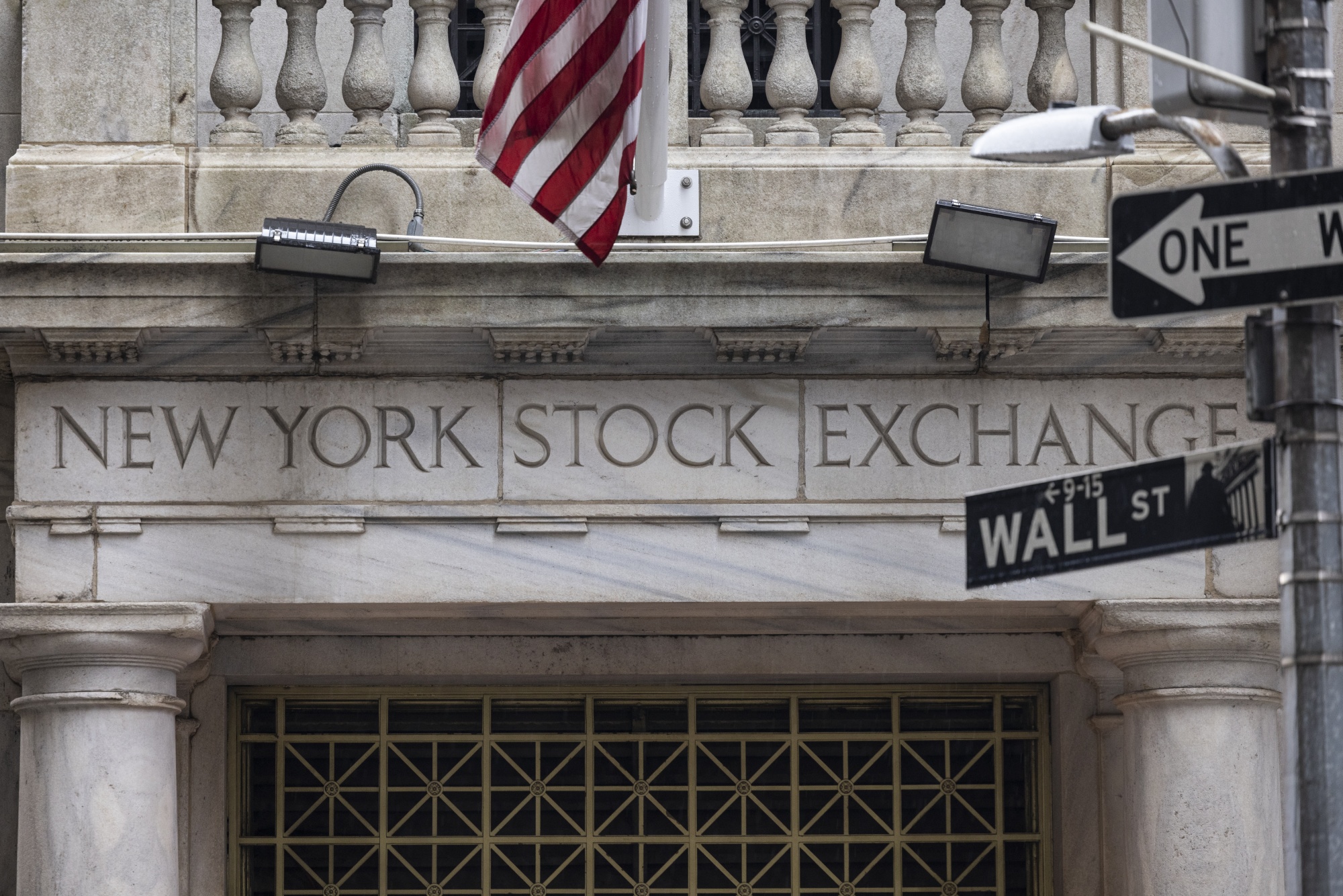 High Stock Valuations: BofA's Reasons For Investor Calm High Stock Valuations: BofA's Reasons For Investor Calm