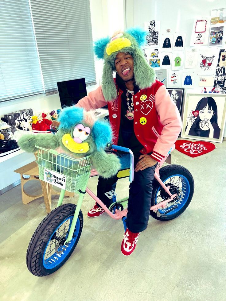 High-Value Sale Of Kid Cudi Personal Effects High-Value Sale Of Kid Cudi Personal Effects