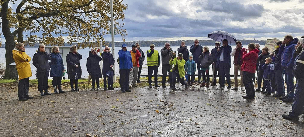 Holder Vejret: Danmark Venter På Besked Fra [Personens Navn]
