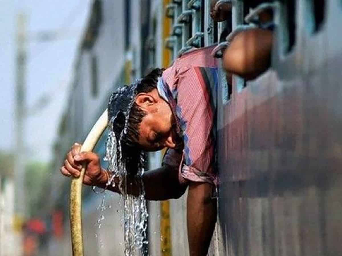 Holi Heatwave: South Bengal Temperatures Reach 38°C Holi Heatwave: South Bengal Temperatures Reach 38°C