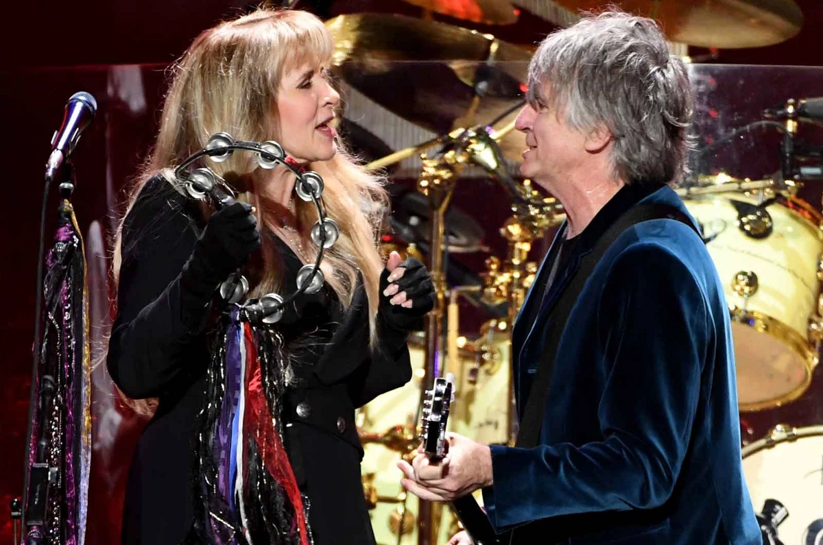 How Fleetwood Mac Achieved A Hit Album In The US With No New Songs How Fleetwood Mac Achieved A Hit Album In The US With No New Songs