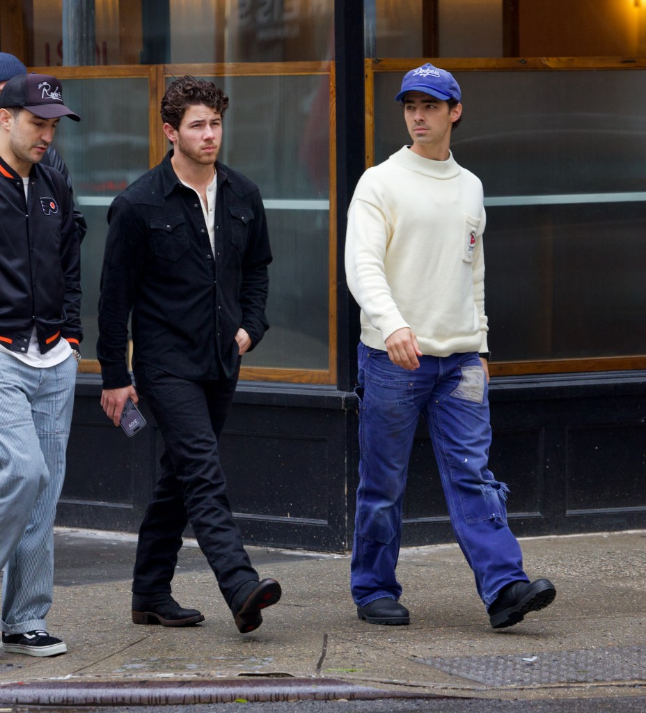 How Joe Jonas Handled A Couple Fighting Over Him How Joe Jonas Handled A Couple Fighting Over Him