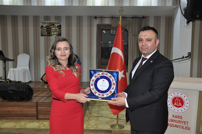 İftar Buluşması: Hakkari'deki Hakim Ve Savcılar Bir Araya Geldi İftar Buluşması: Hakkari'deki Hakim Ve Savcılar Bir Araya Geldi