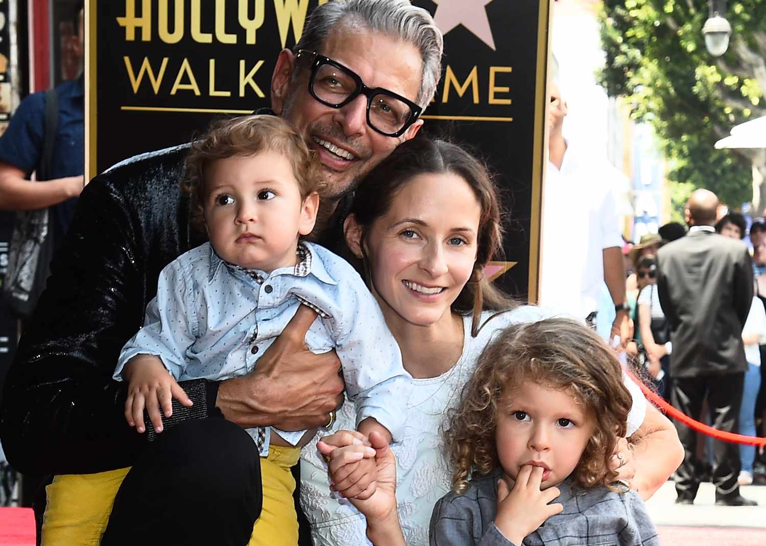 Internet Buzz: Jeff Goldblum's Self-Oscars-Photo-Check Reaction Internet Buzz: Jeff Goldblum's Self-Oscars-Photo-Check Reaction