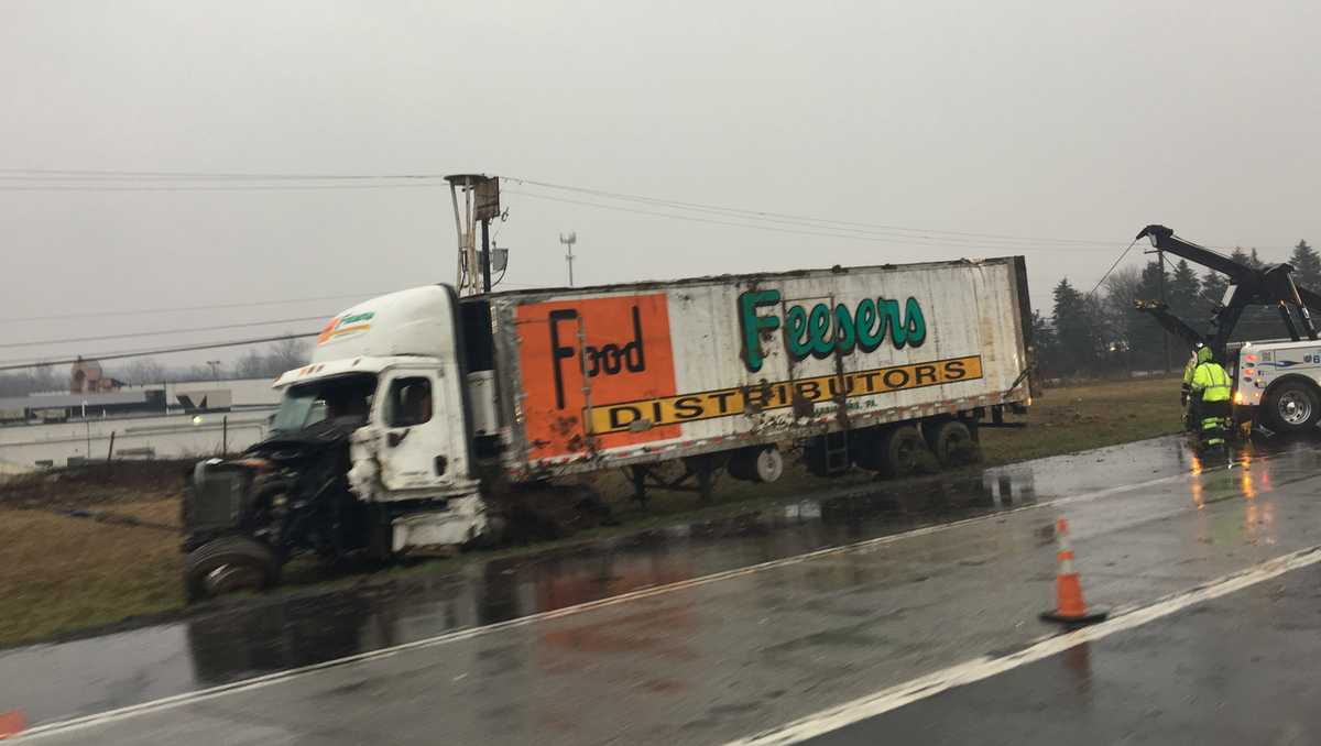 Interstate 83 Closed Following Tractor-Trailer Produce Hauling Incident Interstate 83 Closed Following Tractor-Trailer Produce Hauling Incident