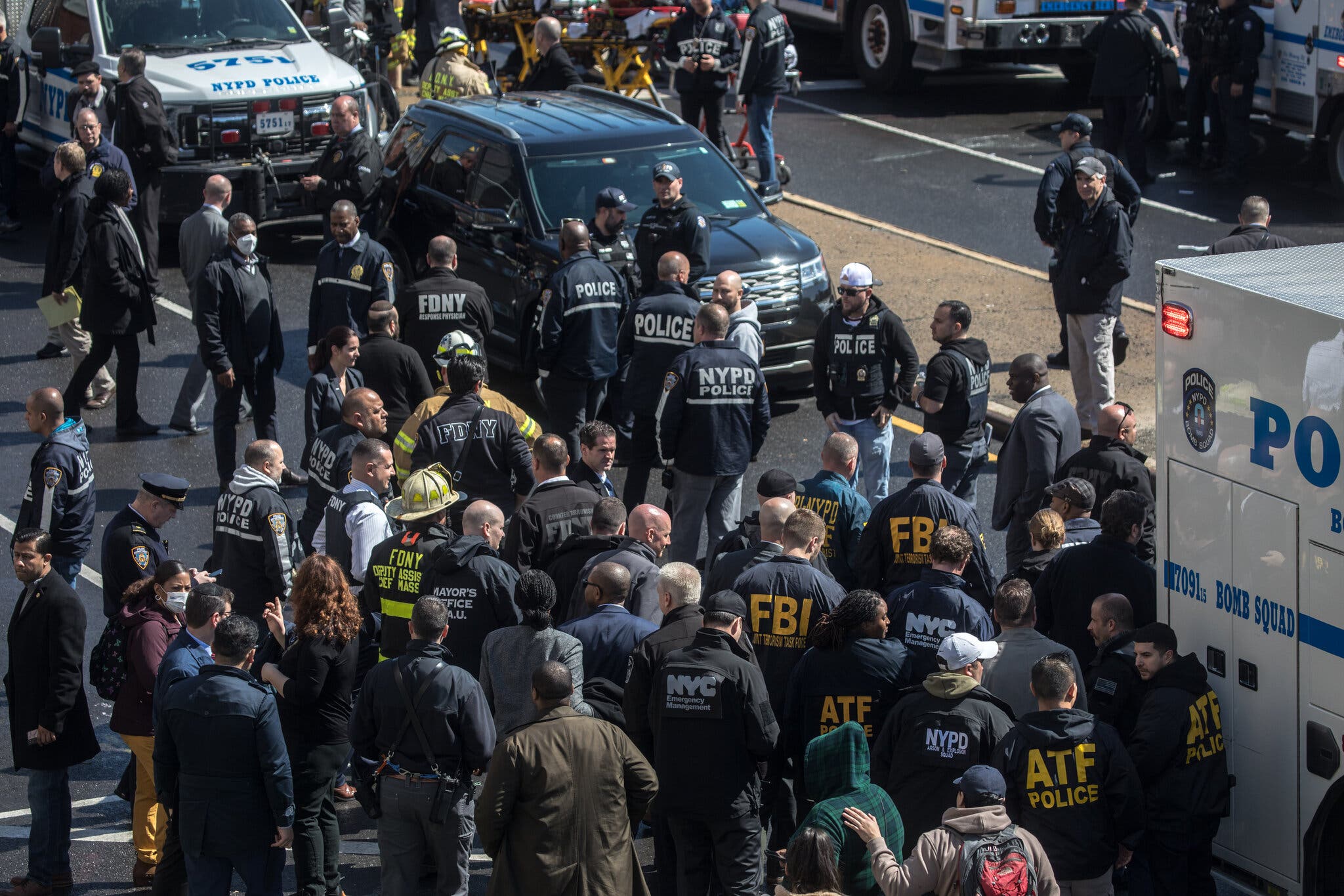 Investigation Underway After Brooklyn Bridge Subway Stabbing Investigation Underway After Brooklyn Bridge Subway Stabbing