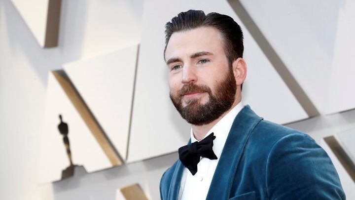 ΗΠΑ: Ο Captain America Τιμά Τον Τραμπ Με Στρατιωτικό Χαιρετισμό