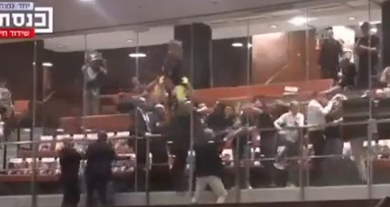 İsrail Meclisi'nde Esir Yakınları Ile Güvenlik Görevlileri Arasındaki Olaylar İsrail Meclisi'nde Esir Yakınları Ile Güvenlik Görevlileri Arasındaki Olaylar