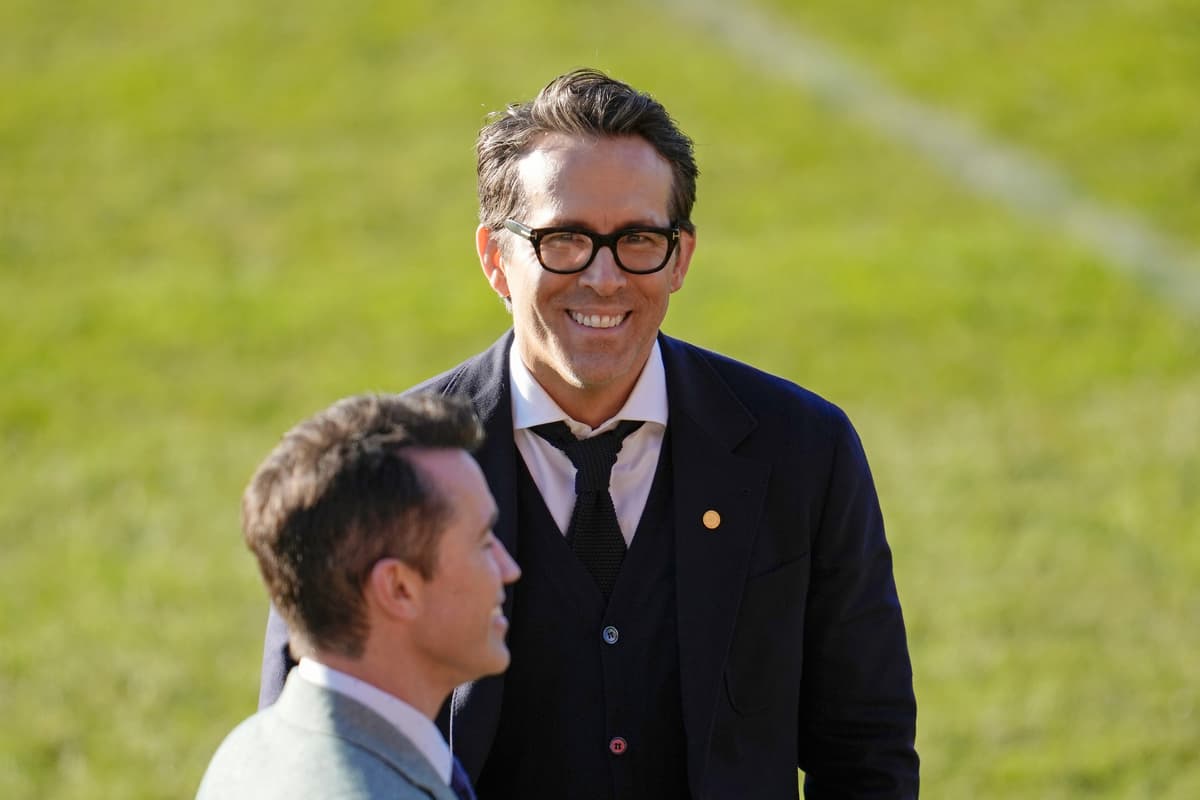 Jackman Takes A Cheeky Swipe At Reynolds: Revealing Their Feud Jackman Takes A Cheeky Swipe At Reynolds: Revealing Their Feud