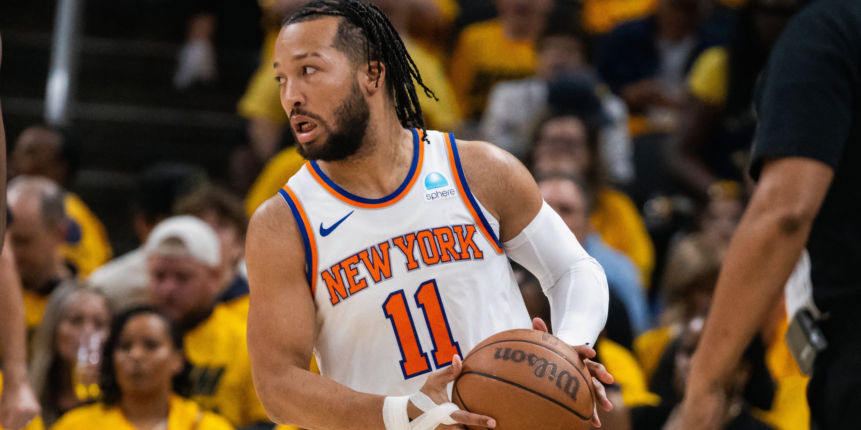 Jalen Brunson Leaves Knicks-Lakers Game After Overtime Ankle Roll Jalen Brunson Leaves Knicks-Lakers Game After Overtime Ankle Roll