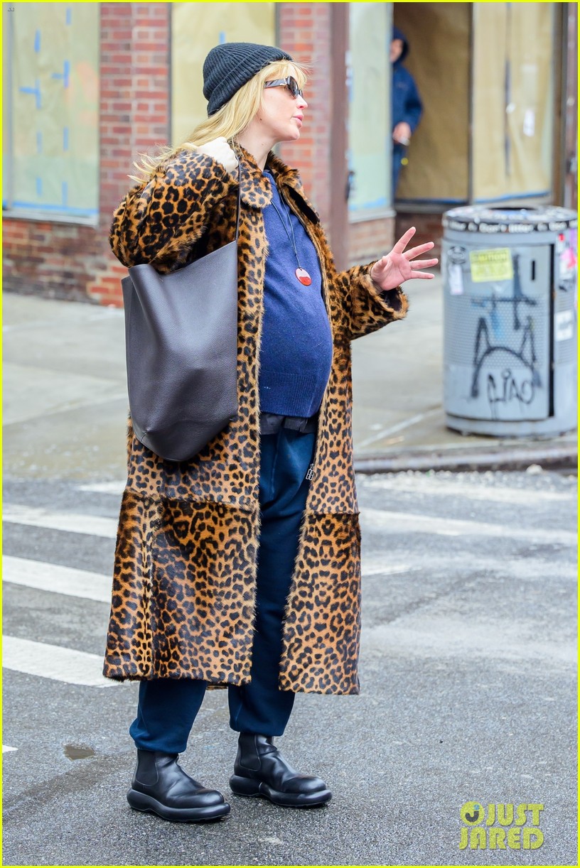 Jennifer Lawrence's Baby Bump: NYC Outing Jennifer Lawrence's Baby Bump: NYC Outing