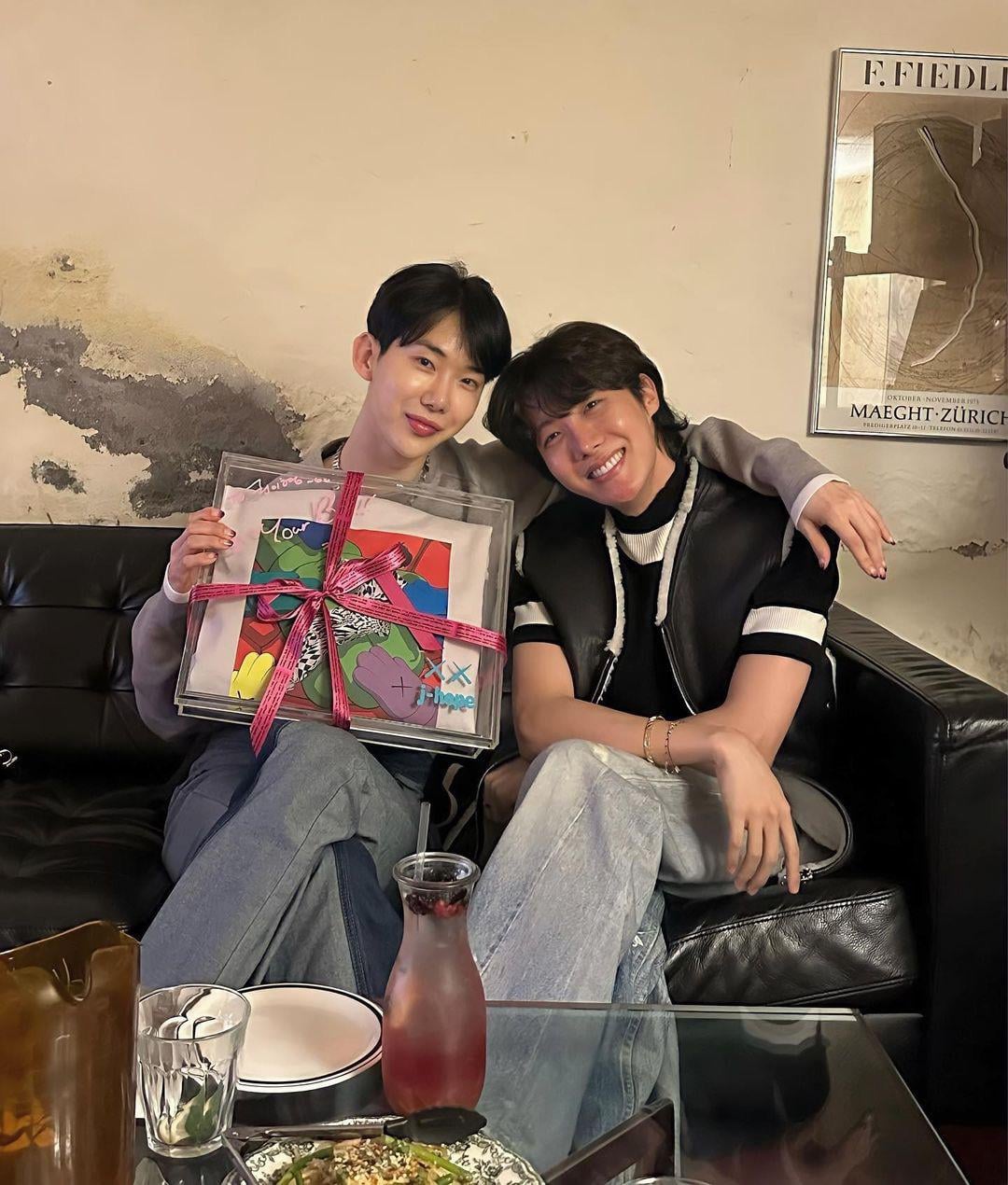 Jin Of BTS Assures Fans Of An Imminent Return After Coldplay's Seoul Concert Jin Of BTS Assures Fans Of An Imminent Return After Coldplay's Seoul Concert