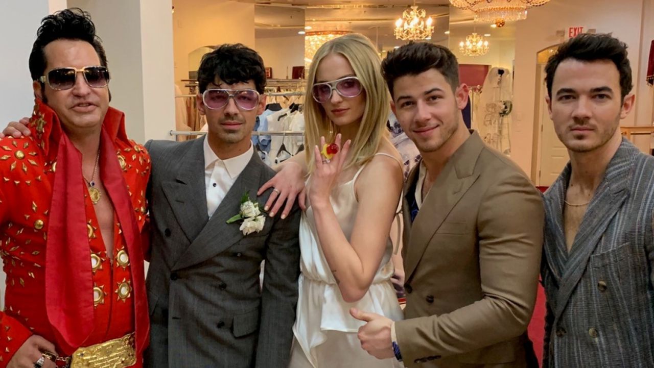 Joe Jonas And The Married Couple: A Funny Story Joe Jonas And The Married Couple: A Funny Story