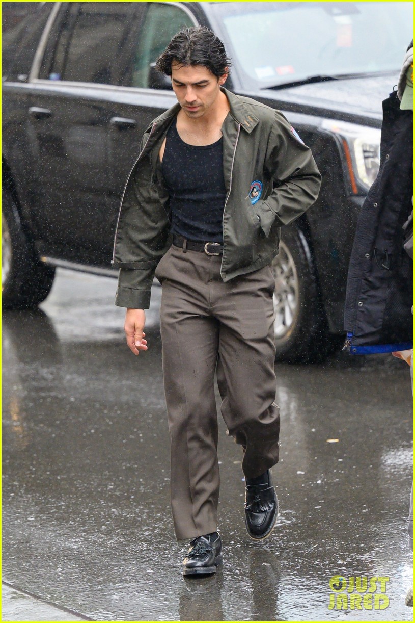 Joe Jonas's Calm Reaction To Couple's Argument Joe Jonas's Calm Reaction To Couple's Argument