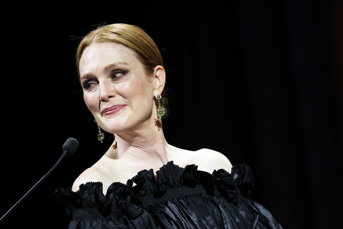 Julianne Moore's Siren: First Look At The Dark Comedy Series Julianne Moore's Siren: First Look At The Dark Comedy Series