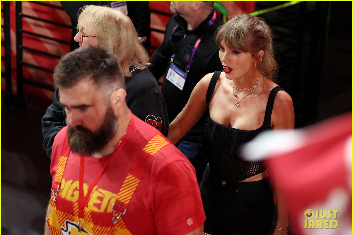 Kanye West And Taylor Swift: The Super Bowl Performance Controversy Kanye West And Taylor Swift: The Super Bowl Performance Controversy