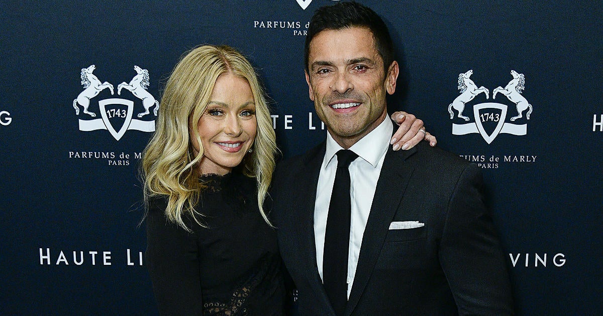 Kelly Ripa & Mark Consuelos Reveal Temporary Studio: A Look Inside Kelly Ripa & Mark Consuelos Reveal Temporary Studio: A Look Inside