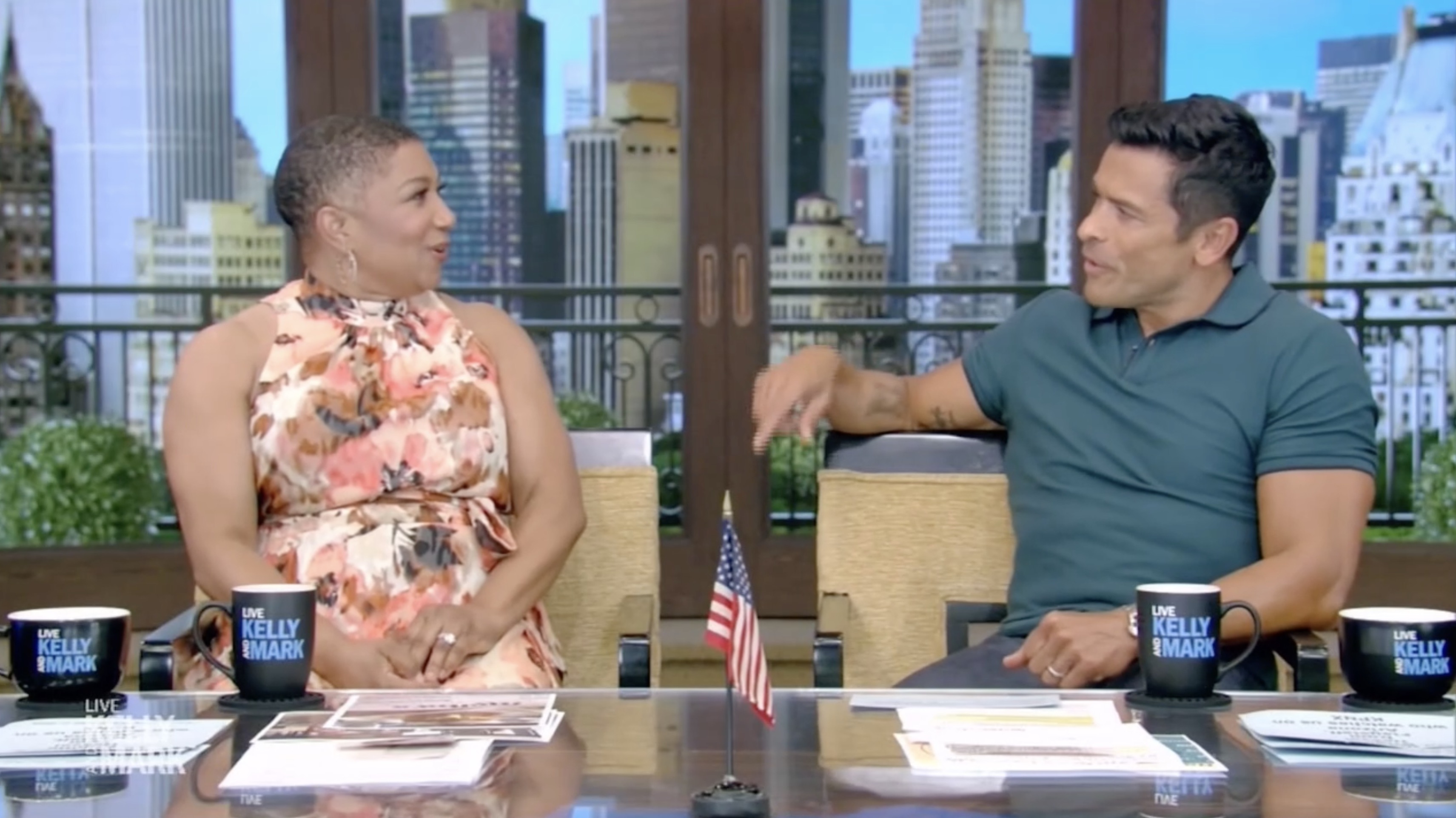 Kelly Ripa And Mark Consuelos' Temporary Live Studio: Fan Reactions Kelly Ripa And Mark Consuelos' Temporary Live Studio: Fan Reactions