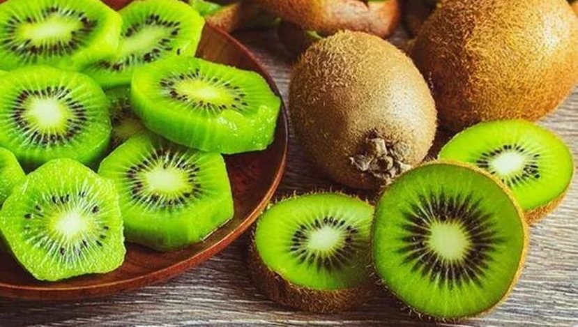 Kivinin Kabuğu Yenir Mi? Faydaları, Zararları Ve Tüketim Önerileri Kivinin Kabuğu Yenir Mi? Faydaları, Zararları Ve Tüketim Önerileri