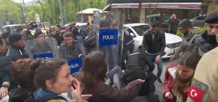 Kocaelide 1 Mayıs Kutlamalarında Yaşanan Arbede: Ayrıntılar Ve Gelişmeler Kocaelide 1 Mayıs Kutlamalarında Yaşanan Arbede: Ayrıntılar Ve Gelişmeler