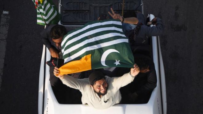 کیئر سٹارمر کو کشمیر سے متعلق دستاویز پیش کی گئی کیئر سٹارمر کو کشمیر سے متعلق دستاویز پیش کی گئی