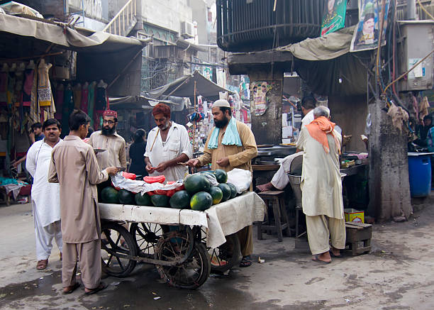 لاہور کے بازاروں میں گوشت کی قیمتوں کا طوفان لاہور کے بازاروں میں گوشت کی قیمتوں کا طوفان