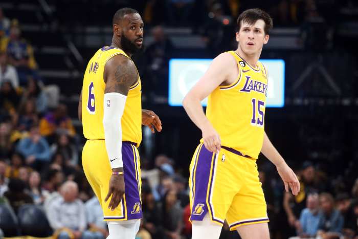 Lakers Defeat Knicks After Brunson's Overtime Ankle Injury Lakers Defeat Knicks After Brunson's Overtime Ankle Injury