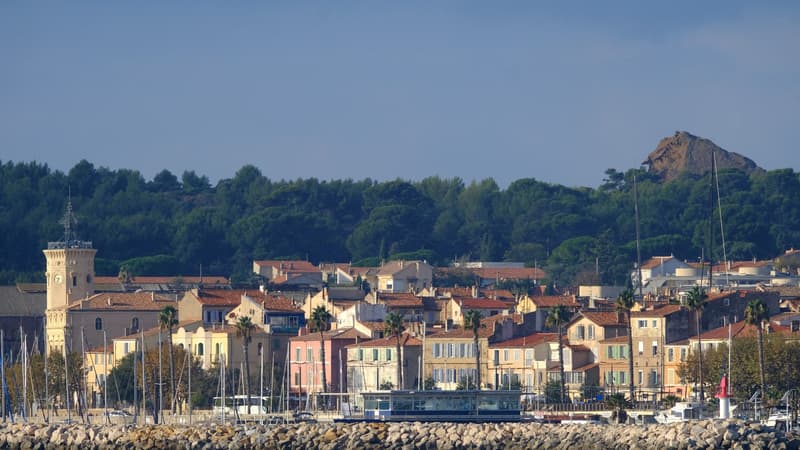Le Port De La Croix Catholique Au Collège De Clisson : Un Enjeu Pour La Laïcité ? Le Port De La Croix Catholique Au Collège De Clisson : Un Enjeu Pour La Laïcité ?